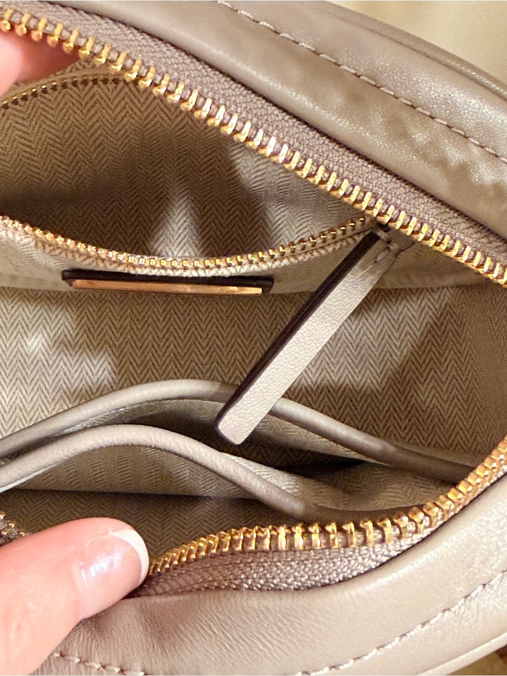 Tory Burch Kira Chevron Small Camera Bag - Picture 12 of 12